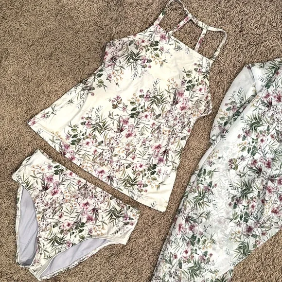 Tankini w/ matching sarong - Picture 1 of 6